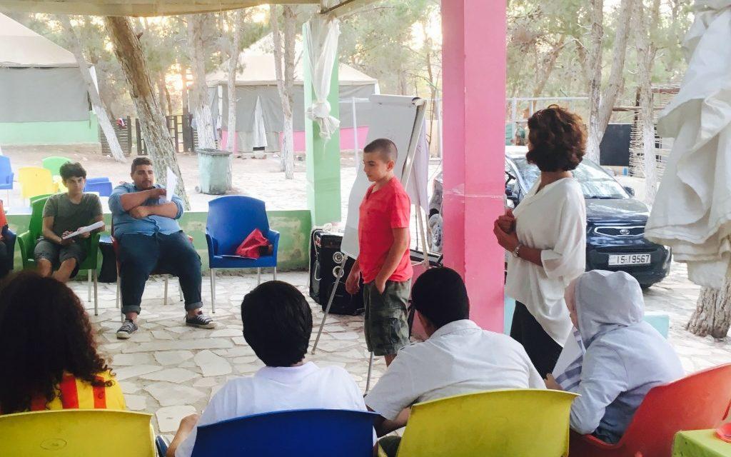 تنظيم مجتمعي مع يافعين ويافعات مخيم أرض الصيفي لحركة الأردن تُقاطع